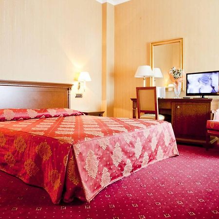 Hotel Jolly كاستروفيلاري الغرفة الصورة