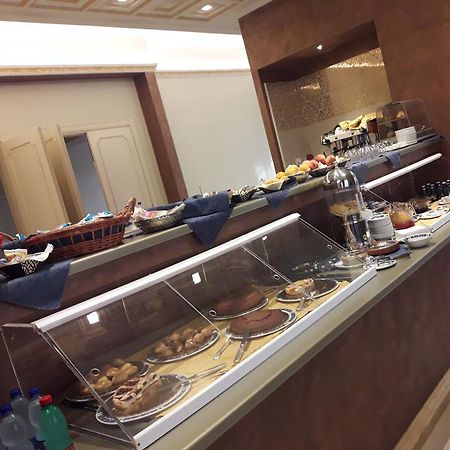 Hotel Jolly كاستروفيلاري المظهر الخارجي الصورة