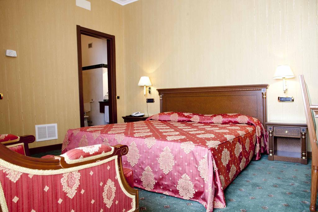 Hotel Jolly كاستروفيلاري المظهر الخارجي الصورة