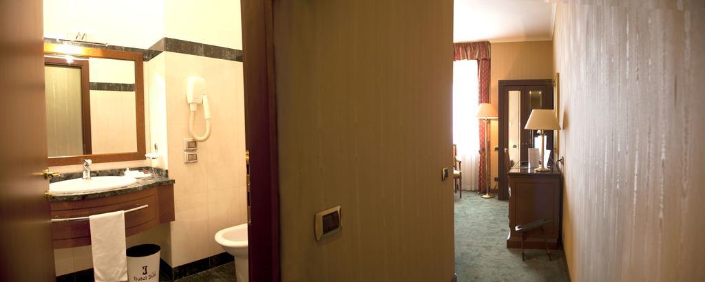 Hotel Jolly كاستروفيلاري المظهر الخارجي الصورة