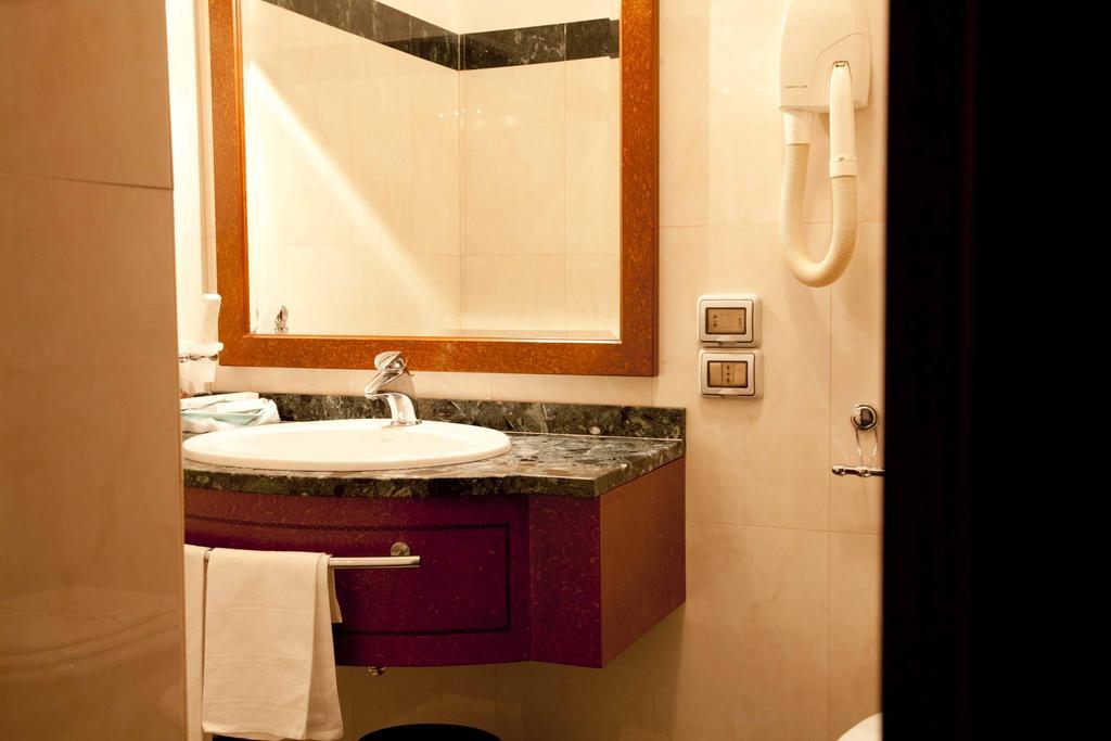 Hotel Jolly كاستروفيلاري الغرفة الصورة