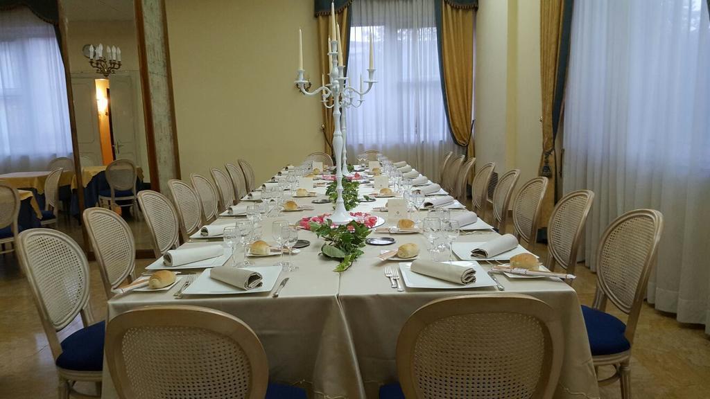 Hotel Jolly كاستروفيلاري المظهر الخارجي الصورة