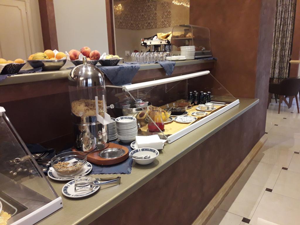 Hotel Jolly كاستروفيلاري المظهر الخارجي الصورة