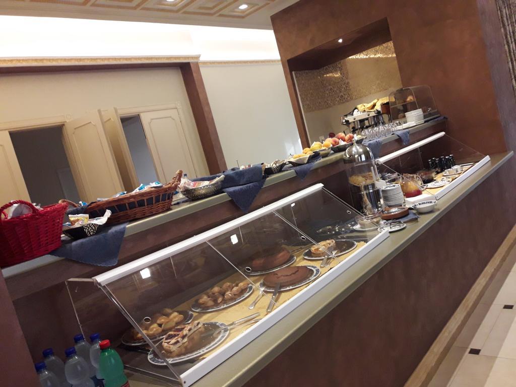 Hotel Jolly كاستروفيلاري المظهر الخارجي الصورة