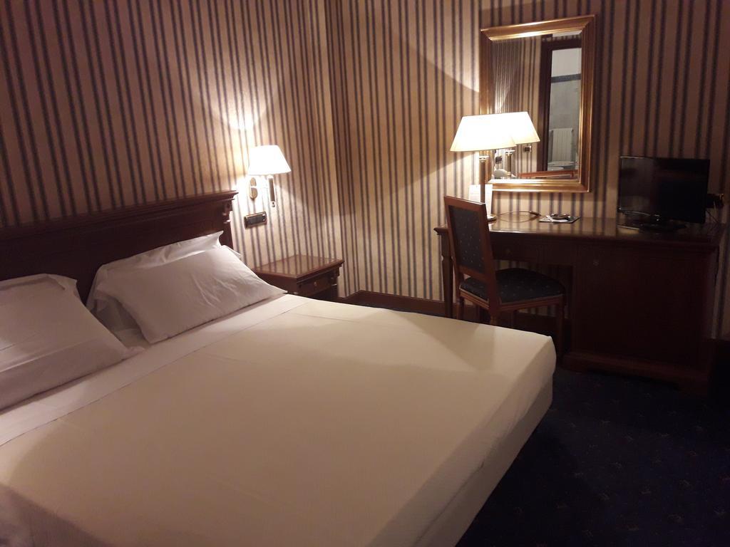 Hotel Jolly كاستروفيلاري المظهر الخارجي الصورة
